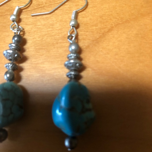 Earrings. Turquoise silver like . - Picture 2 of 2